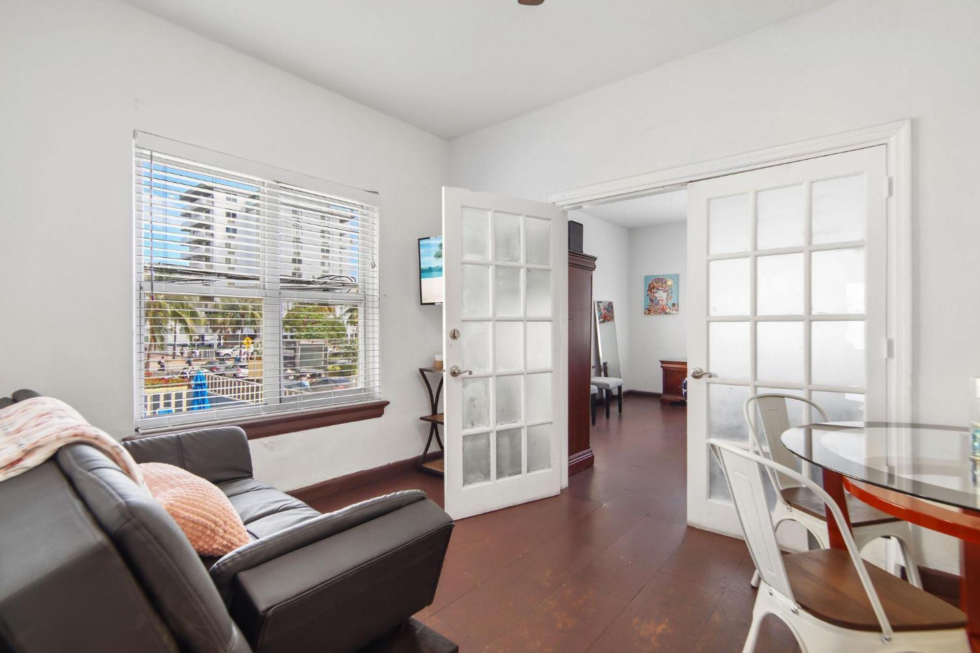 Appartement 2 B/r W/private Balcony, Heart Of South *